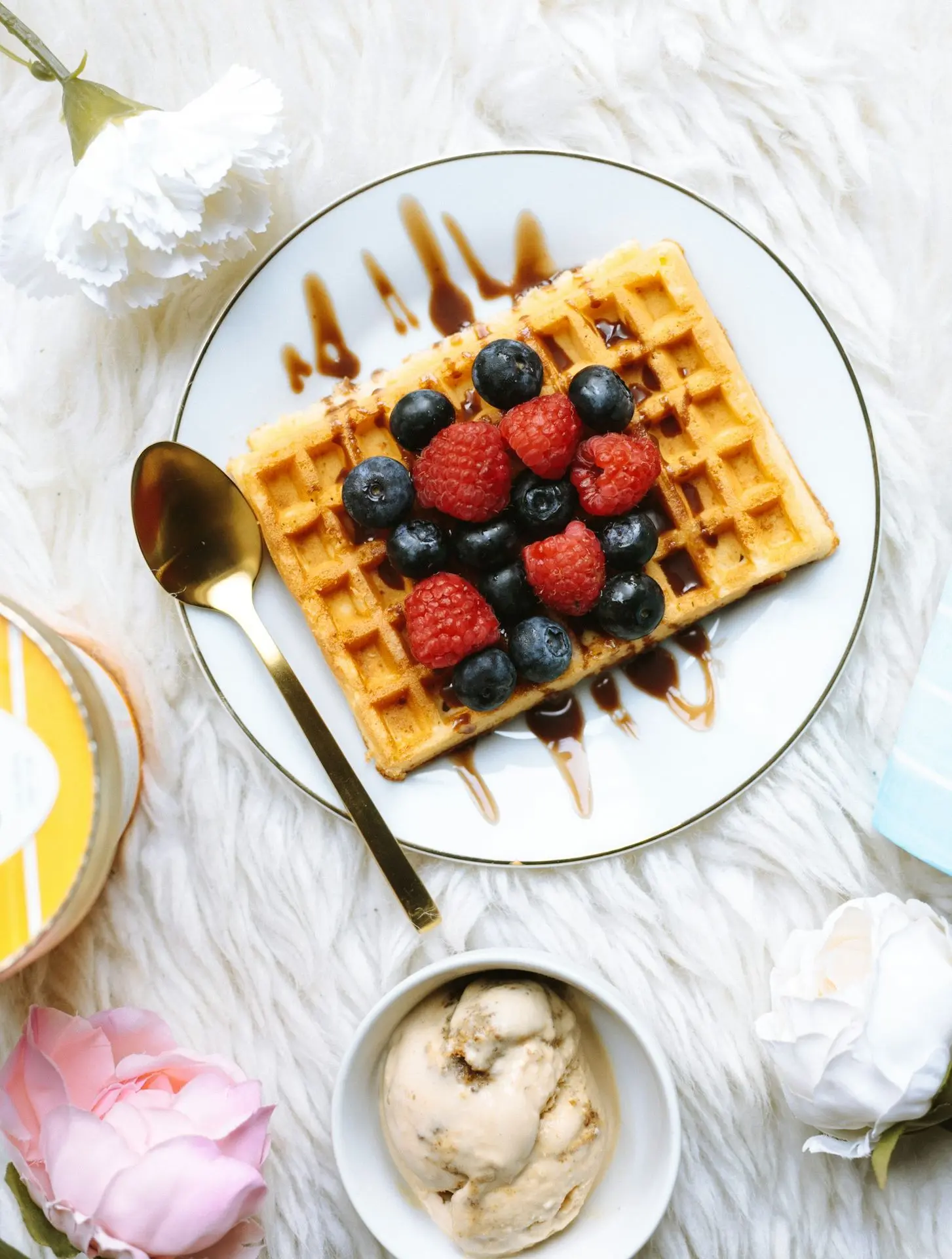 sandwich with strawberry and blackberry fruits on plate